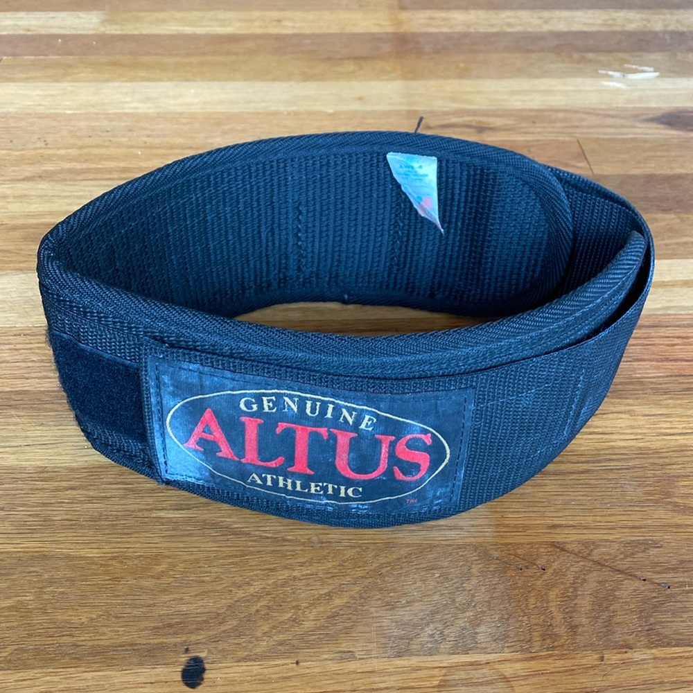 Altus Athletic Weightlifting Belt size Small 22-28”